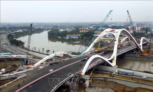 Từ 18 giờ ngày 25/1, trừ ô tô tải, cho phép người đi bộ và các loại phương tiện qua cầu Rào