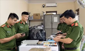 Phá đường dây sản xuất giấy phép lái xe, đăng ký xe giả