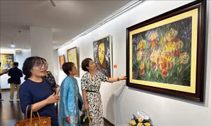 'Màu phái đẹp'- Triển lãm tôn vinh phụ nữ Việt