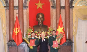 Tổng Bí thư, Chủ tịch nước Nguyễn Phú Trọng trao Quyết định thăng quân hàm cho hai Thứ trưởng Bộ Quốc phòng