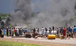 Biểu tình biến thành bạo loạn đường phố tại Zimbabwe