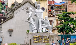 Hà Nội: Toàn cảnh Tượng đài 'Quyết tử để Tổ quốc quyết sinh' trước ngày di dời