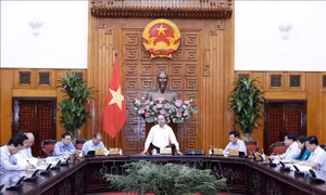 Thủ tướng Nguyễn Xuân Phúc: Ưu tiên nguồn vốn cho các dự án quan trọng cấp bách