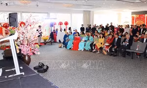 Mang hơi ấm mùa Xuân quê hương đến với kiều bào tại Bỉ