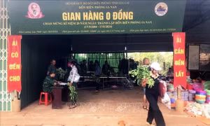 Nghĩa tình người chiến sỹ biên phòng qua 'gian hàng 0 đồng' nơi biên giới
