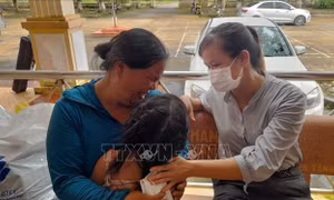 Bình Phước: Bé gái bị cha dượng bạo hành đã được cha ruột đón về nuôi