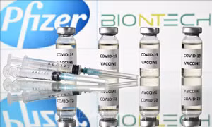 Hãng Pfizer/BioNTech nghiên cứu bổ sung thêm mũi tiêm thứ ba để chống lại biến thể mới