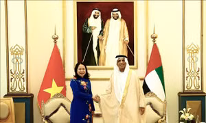  Phó Chủ tịch nước hội kiến Tiểu vương Ras Al Khaimah Sheikh Saud bin Saqr al Qasimi 