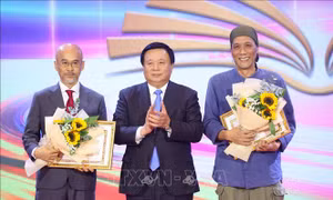 Lễ trao tặng thưởng các tác phẩm lý luận, phê bình văn học, nghệ thuật xuất bản