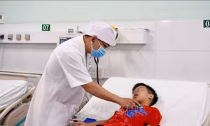 Cứu sống bệnh nhi bị điện giật, ngưng tuần hoàn khoảng 10 phút