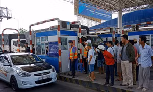 Cầu Vàm Cống thông xe, trạm BOT T2 bị tài xế phản ứng 