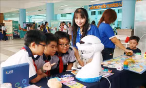  Kết nối chính quyền, nhà trường và gia đình trong chuyển đổi số giáo dục
