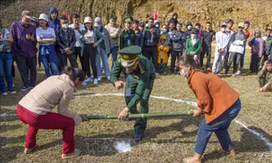 Giao lưu văn hóa, văn nghệ với đồng bào các xã vùng biên