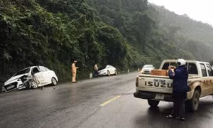 Xe ô tô đầu kéo gây tai nạn liên hoàn làm nhiều người bị thương