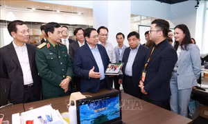Thủ tướng thăm Trung tâm Đổi mới sáng tạo Quốc gia