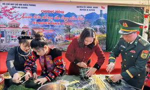 Ấm áp chương trình 'Xuân biên phòng ấm lòng dân bản'