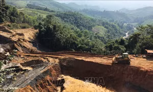 Sạt lở bùn đất ở mỏ quặng, hai người thương vong 