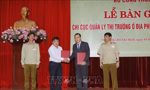 Bàn giao Chi cục Quản lý thị trường 21 tỉnh, thành phố khu vực phía Nam 