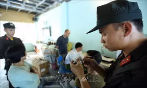 Phát hiện 2 lái xe đầu kéo dương tính với ma túy