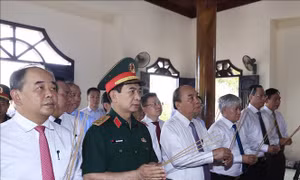 Chủ tịch nước dâng hương tưởng niệm Tổng Bí thư Lê Duẩn tại Quảng Trị