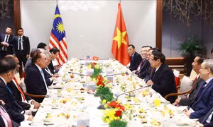 Thủ tướng Phạm Minh Chính ăn sáng - làm việc với Thủ tướng Malaysia