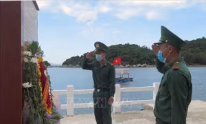 Tuổi trẻ Phú Yên tri ân các anh hùng liệt sĩ tàu không số