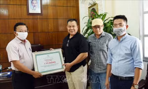 Chung tay chia sẻ khó khăn với người dân vùng dịch ở Ninh Thuận