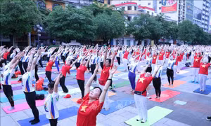 1.500 người đồng diễn tại Ngày Quốc tế Yoga lần thứ 10