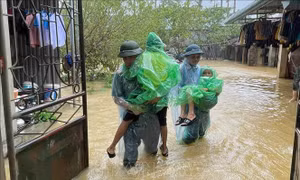Hà Nội: Nước lũ sông Bùi dâng cao, một số khu vực ở Chương Mỹ ngập sâu