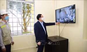 Bí thư Thành ủy Hà Nội Vương Đình Huệ kiểm tra Bệnh viện dã chiến Mê Linh