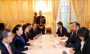 Chủ tịch Quốc hội Nguyễn Thị Kim Ngân hội kiến Thủ tướng Pháp Edouard Philippe
