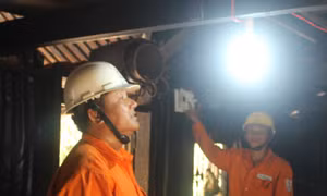 Quy định giá bán buôn điện tại chợ là 2.200 đồng/kWh