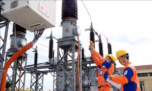 Người thợ điện dưới những ngày 'đổ lửa'