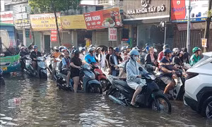 Còn nhiều điểm úng ngập ở khu vực nội đô Hà Nội