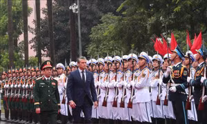 Bộ trưởng Bộ Chiến tranh Hoa Kỳ thăm chính thức Việt Nam