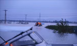 Mưa lớn kéo dài, nhiều nơi ở Hà Tĩnh bị cô lập