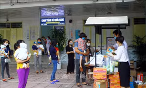 Y, bác sĩ mở gian hàng '0 đồng' giúp đỡ bệnh nhi mùa dịch COVID-19