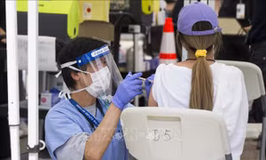 Canada cho phép tiêm chủng kết hợp các loại vaccine ngừa COVID-19