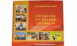 Ra mắt cuốn sách 'Lúc dân cần, lúc dân khó, có Công an'