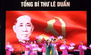 Chủ tịch nước dự Chương trình nghệ thuật đặc biệt tưởng nhớ Tổng Bí thư Lê Duẩn