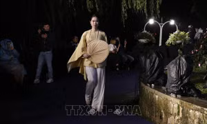 Tôn vinh giá trị áo dài Việt qua chương trình nghệ thuật 'Hoài niệm trăm năm 2'