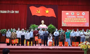 Thủ tướng Phạm Minh Chính thăm, tặng quà, chúc Tết nhân dân, cán bộ, chiến sĩ TP Cần Thơ