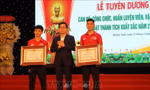 Tuyên dương các huấn luyện viên, vận động viên xuất sắc
