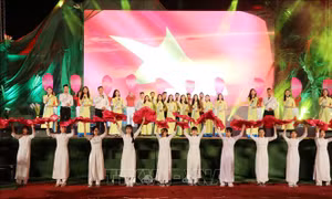 Chương trình nghệ thuật 'Khát vọng thống nhất' bên bờ Hiền Lương - Bến Hải