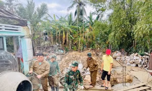 Xuyên Tết dựng nhà giúp dân