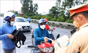 Tăng cường tuần tra kiểm soát dịch và đấu tranh, xử lý các loại tội phạm