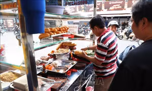 Bánh mì đứng đầu danh sách món ăn đường phố ngon nhất Đông Nam Á