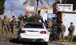 Xe quân sự Liban trúng đạn súng máy của Israel