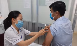 Long An kiến nghị sớm có hướng dẫn việc điều chuyển thuốc, vật tư, sinh phẩm phòng, chống COVID-19