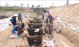 Khai quật hai chiếc thuyền cổ có kết cấu độc đáo trong lịch sử ngành khảo cổ học Việt Nam
